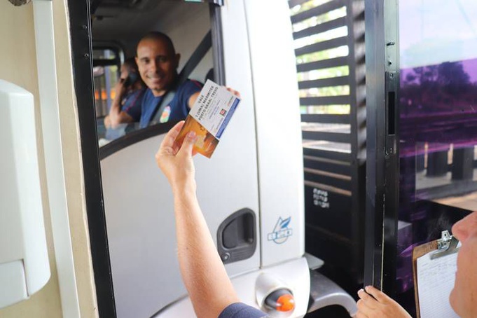 Concessionária presta atendimento a caminhoneiros nas estradas da região de Ribeirão
