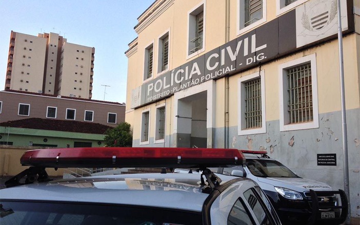 Mulher é agredida por não andar com celular e dinheiro
