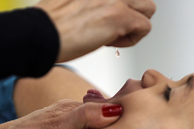 Postos de saúde abrem no sábado, 1º, para vacinar contra pólio e sarampo
