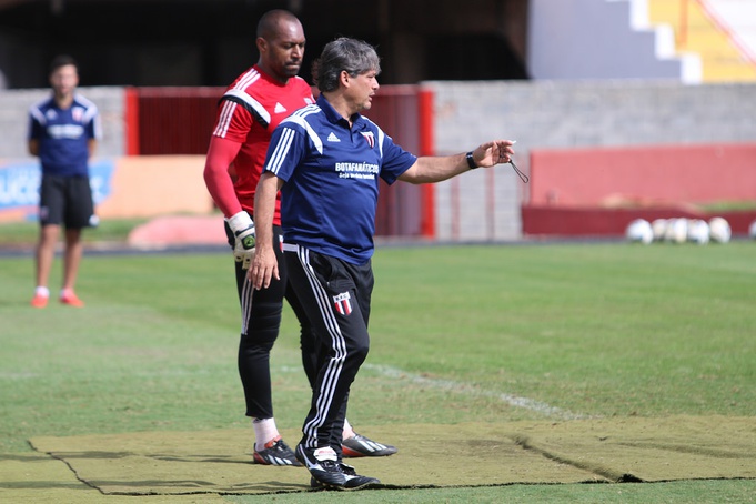 Neneca pede para torcida confiar nos atletas