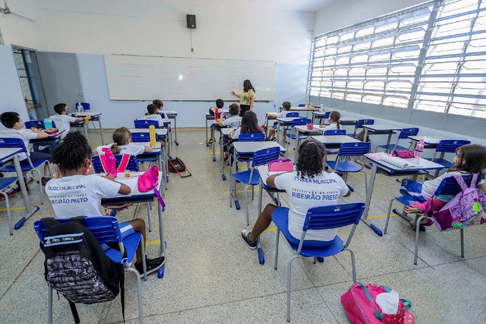 Prefeitura chama 79 professores para a rede municipal