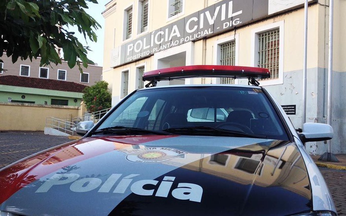 Homem é preso com drogas e simulacro de arma de fogo em Ribeirão Preto