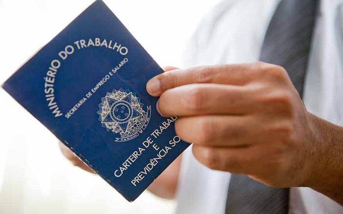 Desemprego cresce e fecha 4º trimestre de 2015 em 9%
