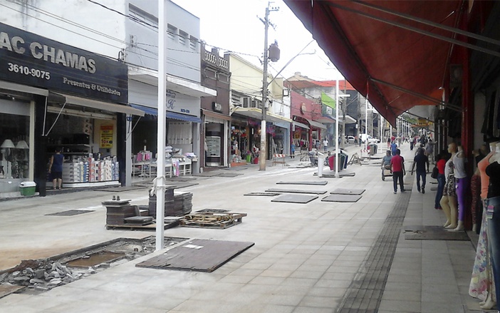 Crise e obras atrapalham comerciantes do Centro