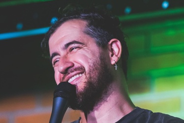Afonso Padilha se apresenta no Theatro Pedro II