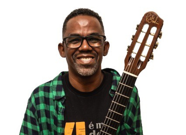 Alessandro Machado apresenta show "Caridade" na Biblioteca Sinhá Junqueira