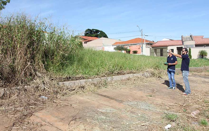 Ribeirão Preto autua 18 proprietários de terrenos por dia