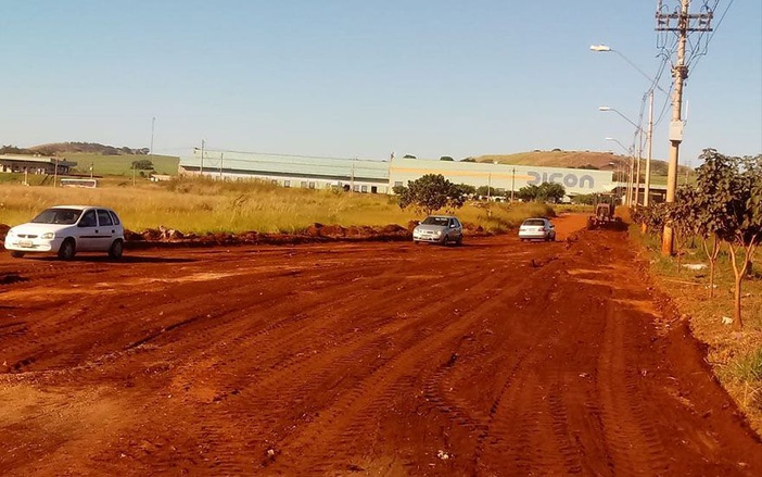 Moradores fazem vaquinha para asfaltar avenida na Zona Leste de Ribeirão Preto
