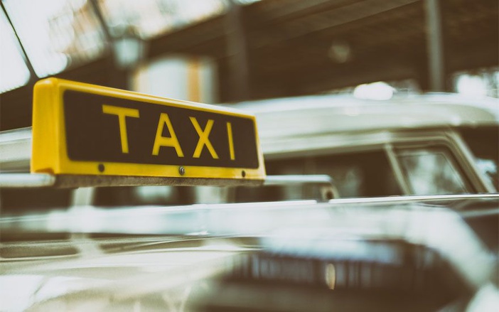 Mulher é presa em flagrante após tentar roubar taxista em Ribeirão Preto