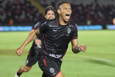 Botafogo vence o Ceará e conquista segunda vitória consecutiva na Série B