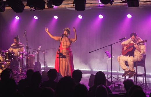 Fernanda Marx apresenta afro-sambas em Ribeirão Preto