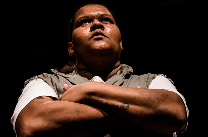 Peça teatral que fala da realidade do cárcere feminino no Brasil tem sessões gratuitas em Ribeirão Preto