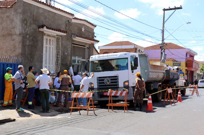 Prefeitura limpa residências de acumuladores