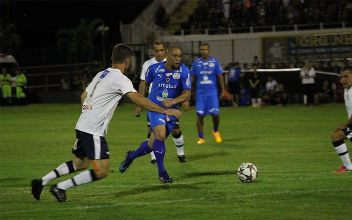 Jogo das Estrelas reúne craques do futebol brasileiro em Ribeirão Preto