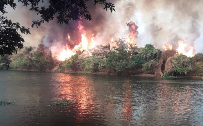 Incêndio atinge área próximo a ranchos no Rio Pardo