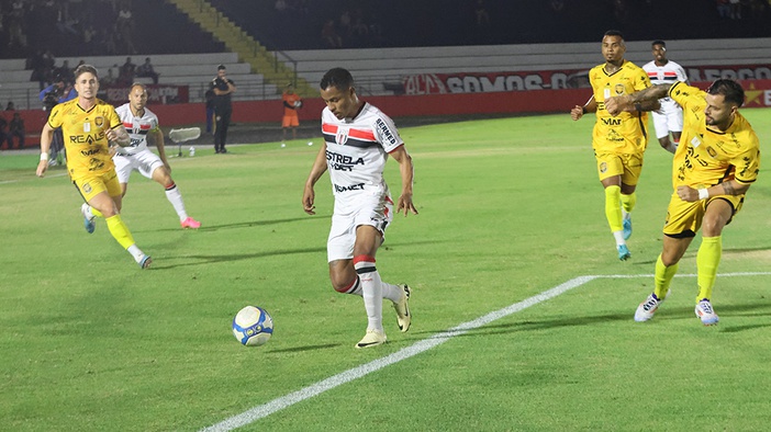 Botafogo desperdiça oportunidades de gol e perde em casa
