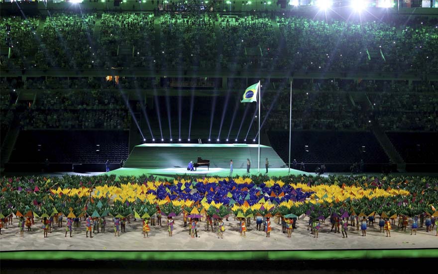 Paralimpíada é aberta com emoção, luzes, dança e música brasileira