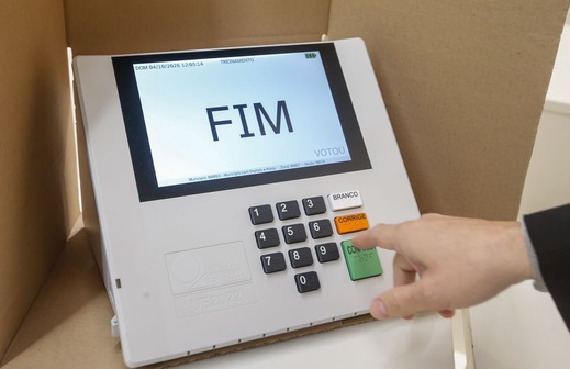 Nas duas primeiras horas de votação, 467 urnas foram substituídas
