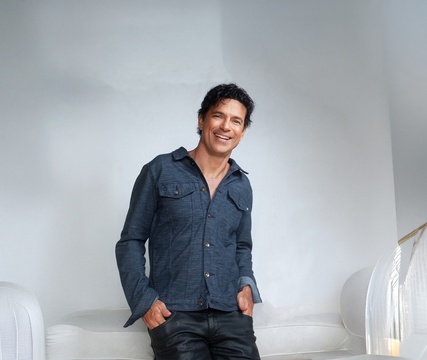 Jorge Vercillo volta a Ribeirão com nova fase da turnê de 30 anos