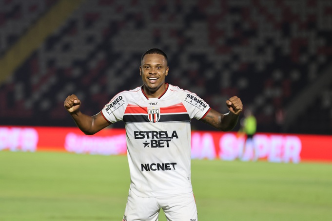 Botafogo vence o Guarani com gol nos acréscimos e deixa o Z-4