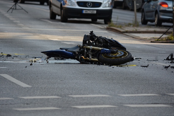 Motociclista morre após ser atingida por uma caminhonete, em Sertãozinho