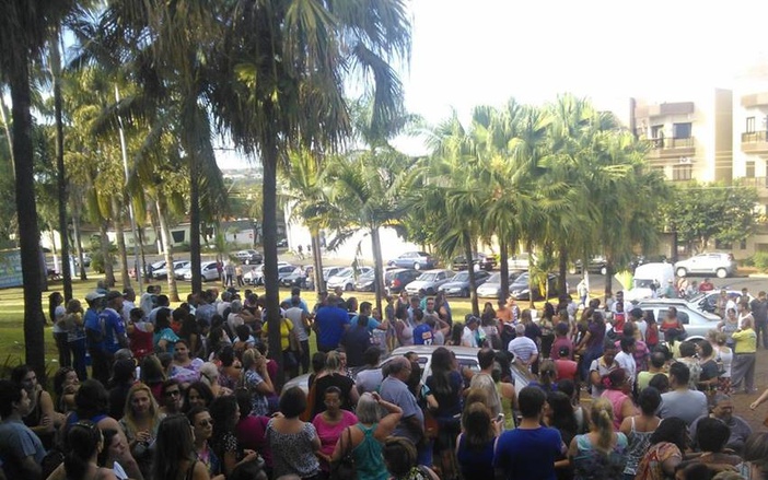 Servidores de Sertãozinho avaliam proposta e greve termina