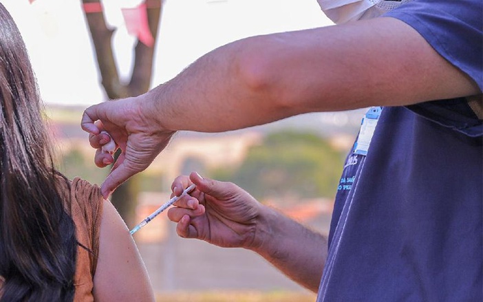 Agendamento para segunda dose da Coronavac em pessoas com 30 a 34 anos será aberto nesta terça-feira