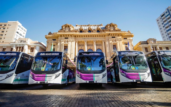 Aniversário de Ribeirão tem entrega de 32 novos ônibus