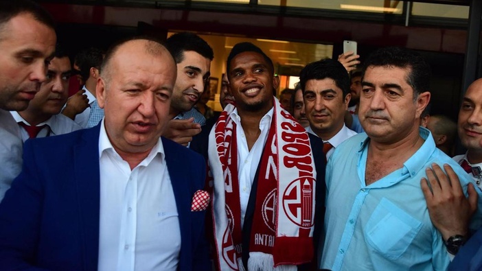 Artilheiro e técnico, Eto’o chega nesta segunda a Ribeirão