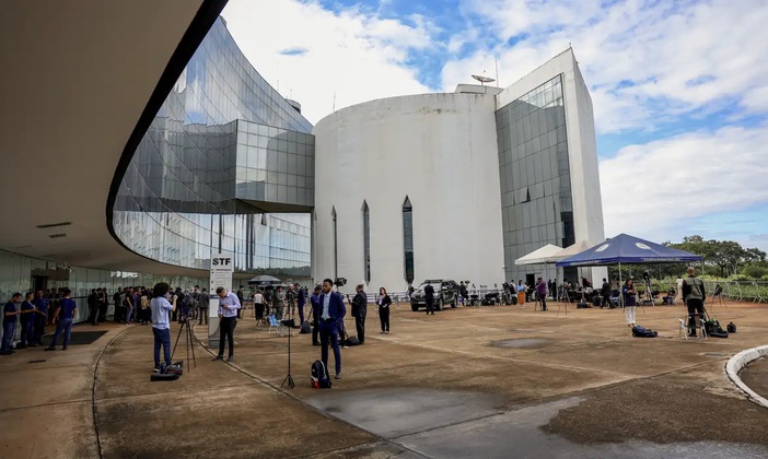 STF decide nesta quarta-feira, 26, se Bolsonaro e aliados viram réus pela trama golpista
