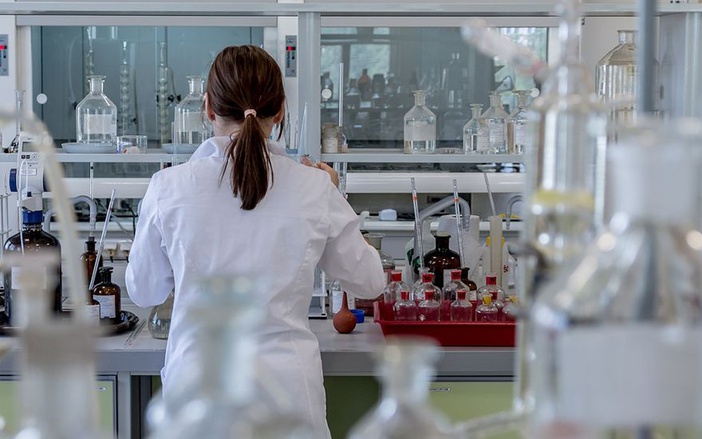 Projeto da USP quer estimular o interesse de meninas pela ciência