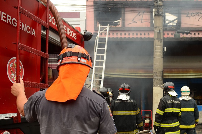 Incêndio em residência mobiliza Corpo de Bombeiros em Ribeirão Preto