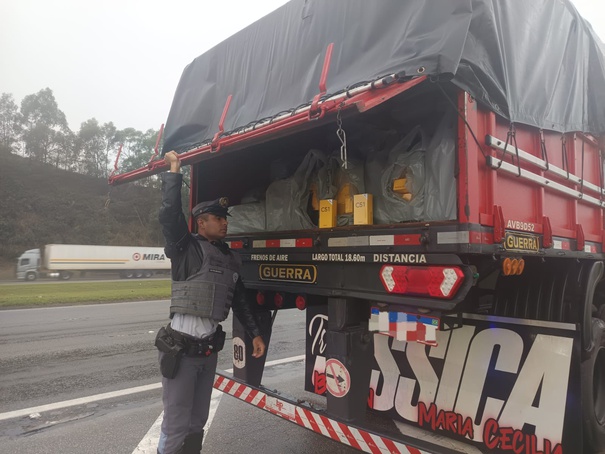PM apreende carga de celulares avaliada em R$ 2 milhões no interior de SP