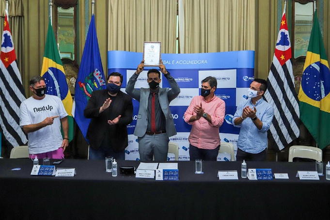 Skatista ribeirãopretano é homenageado por trabalhos sociais