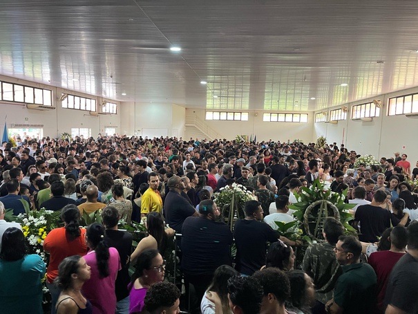 Corpos dos 12 universitários vítimas de acidente são velados em São Joaquim da Barra