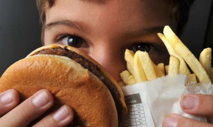 Obesidade entre jovens sobe 90% em um ano, diz pesquisa