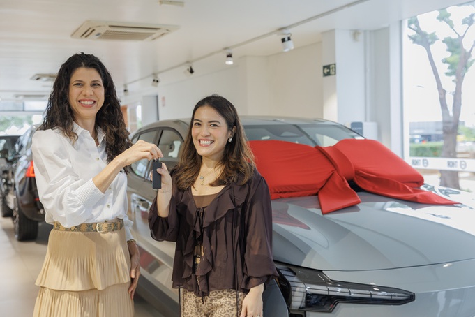 RibeirãoShopping entrega veículos sorteados na campanha de Natal