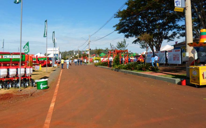 Com o pé atrás, começa Agrishow 2016, em Ribeirão Preto