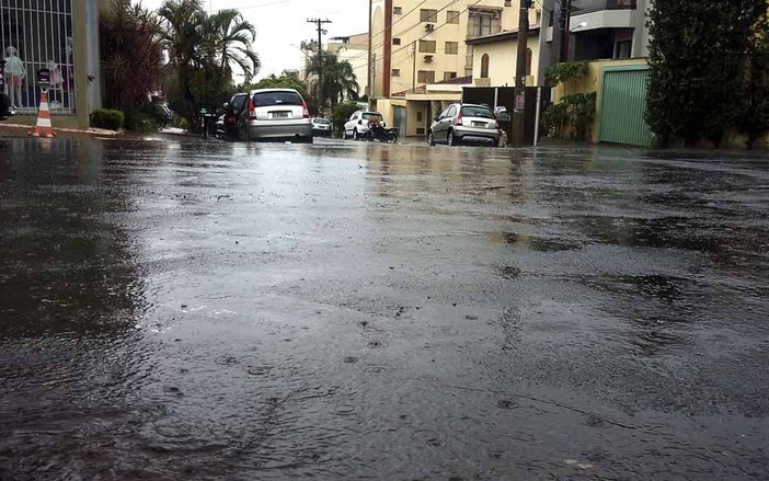 Inpe alerta para riscos de raios e vendavais em Ribeirão Preto