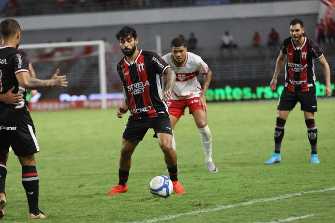Botafogo perde para o CRB e volta para a zona do rebaixamento no Campeonato Brasileiro Série-B