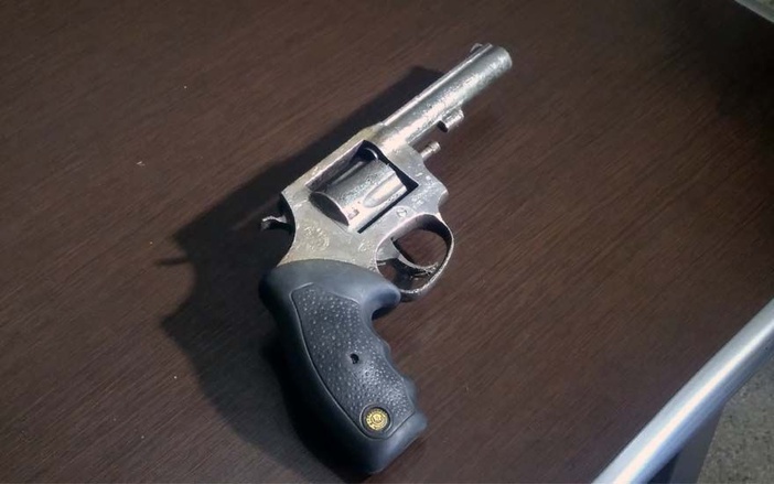 Homem é detido em Ribeirão Preto com revólver em fundo falso do carro