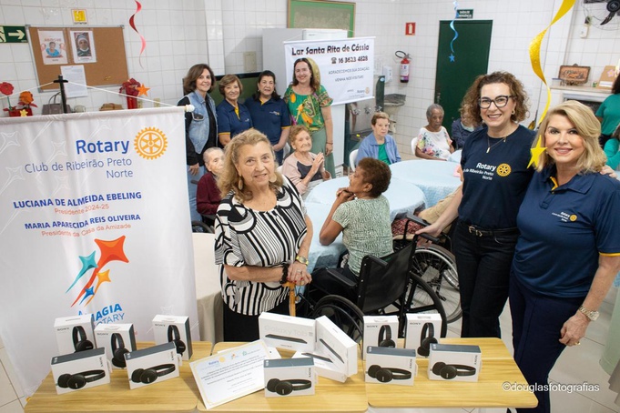 Rotary doa equipamentos ao Lar Santa Rita de Cássia em RP
