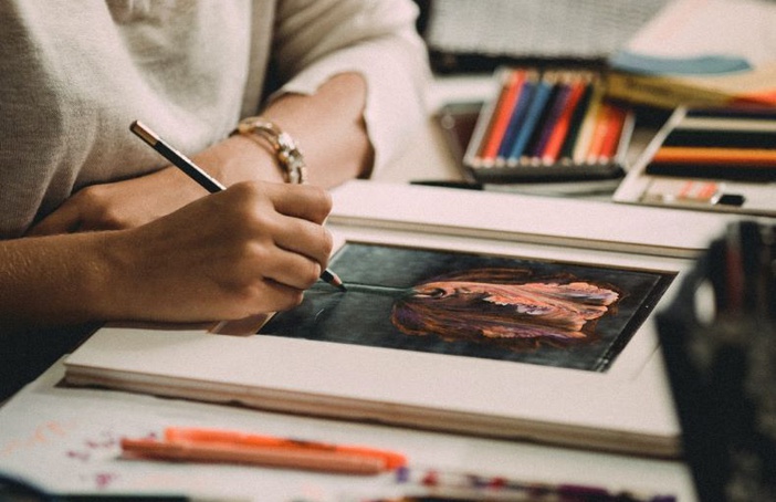 Escrever e pintar é permanecer