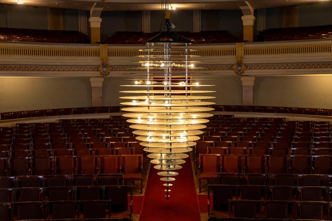 Theatro Pedro II realiza manutenção anual do lustre “Gota D’Água” e anuncia novidade