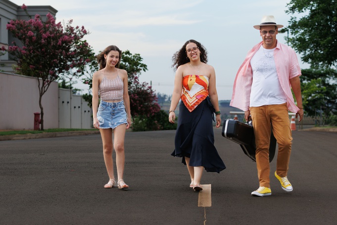 ZUMTHREE faz show no Teatro Santarosa, em Ribeirão Preto