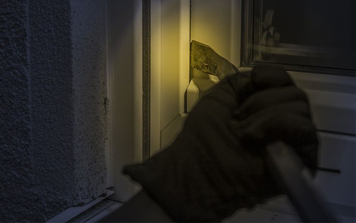 Ribeirão Preto: quadrilha invade casa de revendedor de gás e tranca filhos em quarto