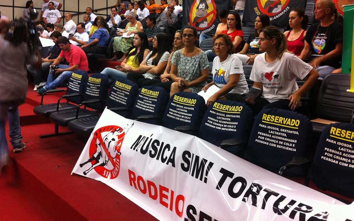 Vereadores modificam lei para permitir sedém em rodeio