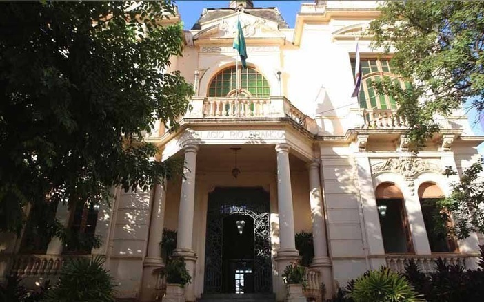 Prefeitura diz que reajuste de 13% a servidores só é possível com aumento de imposto