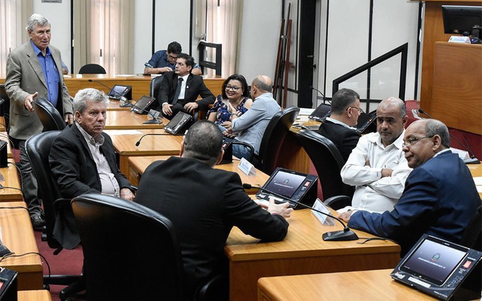 Para manter 27 cadeiras, vereadores de Ribeirão Preto saem em busca de apoio