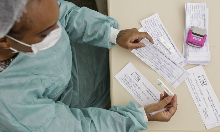 Brasil chega a 28,7 milhões de casos de Covid-19 e 649,3 mil mortes